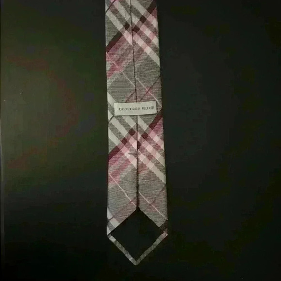 Geoffrey Beene Pure Silk Grey Purple Pink Plaid Men’s Neck Tie - Picture 2 of 5